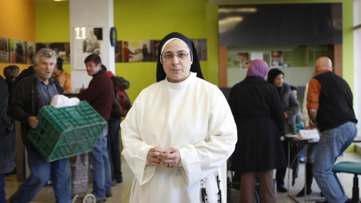 Sor Lucía Caram ha mostrado su apoyo a Rakosnik y Rahola, sus amigas incondicionales, con las que ha construido en la Fundación Rosa Oriol un proyecto al servicio de los más pobres.-MARC VILA (ARCHIVO)