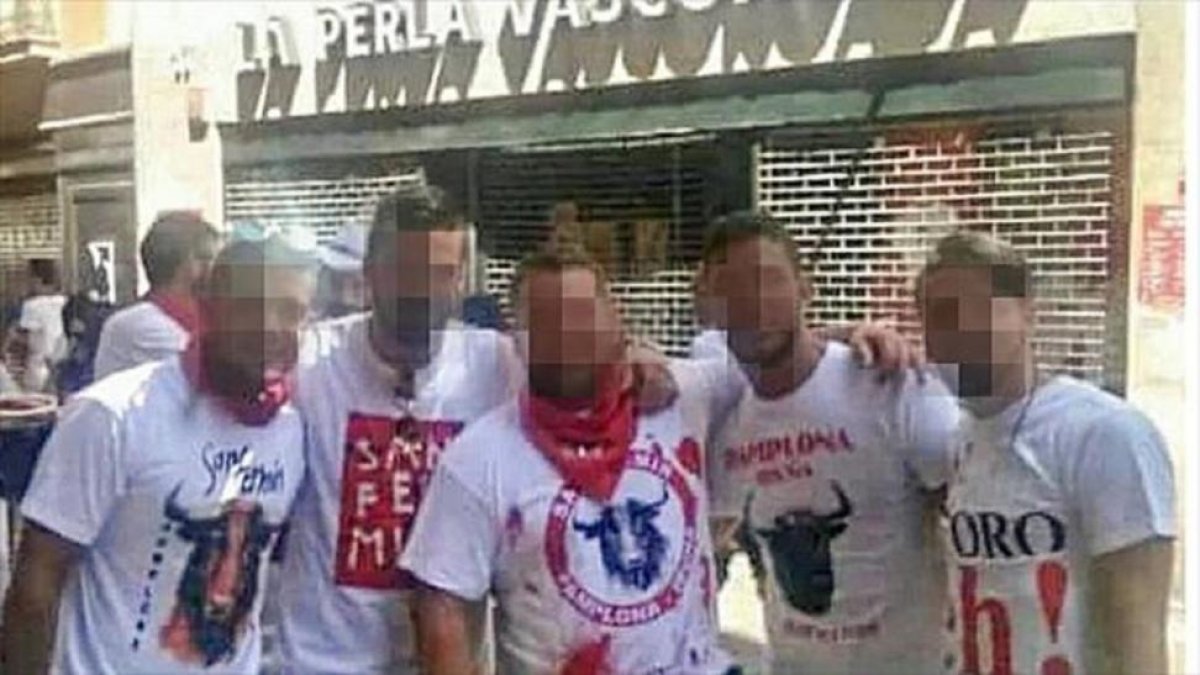 Fotografía de la pandilla de amigos conocida como la Manada, acusados de una violación múltiple que se está juzgando en Pamplona.-