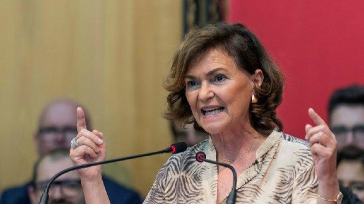 La vicepresidenta del Gobierno en funciones, Carmen Calvo, interviene en un mitin de precampaña del PSIB en Calvià (Palma de Mallorca).-EFE