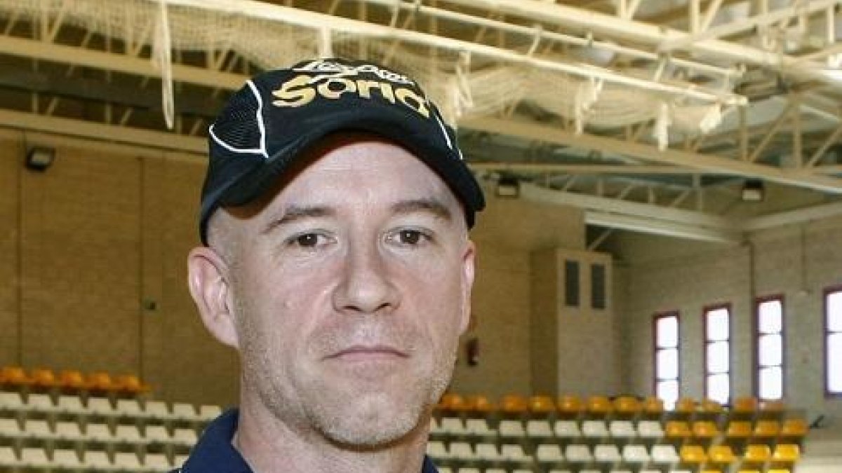 Fernando Muñoz fue el entrenador del CMA en la temporada 2010-2011.-LUIS ÁNGEL TEJEDOR