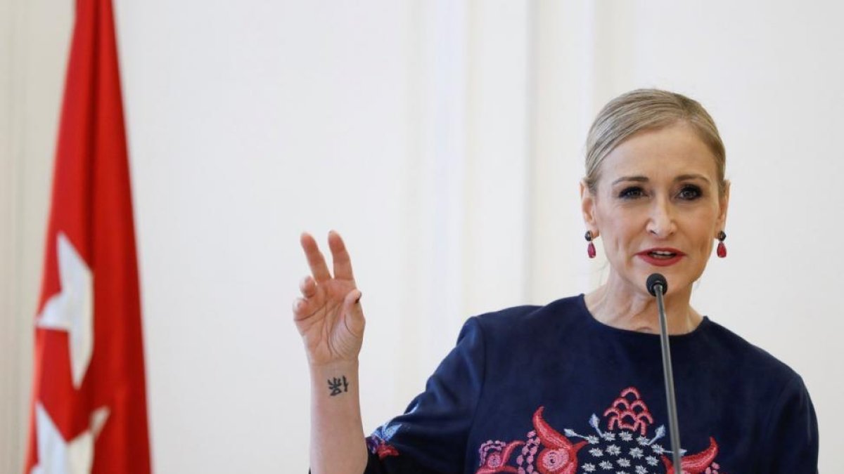 La presidenta de la Comunidad de Madrid Cristina Cifuentes en la Casa de Correos.-EMILIO NARANJO