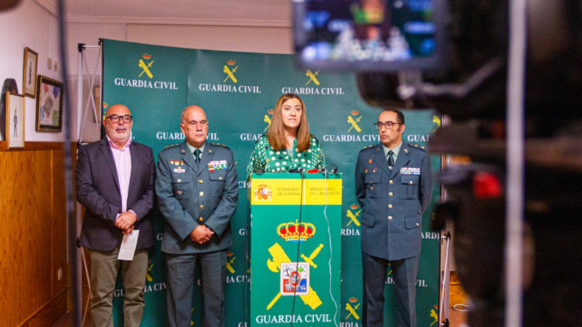 El subdelegado, el general de la XII Zona, la delegada del Gobierno y el teniente coronel de la Comandancia. MARIO TEJEDOR