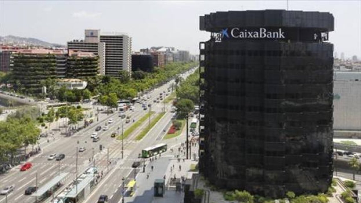 Sede de CaixaBank en la avenida Diagonal de Barcelona.-Foto: JOSEP GARCIA