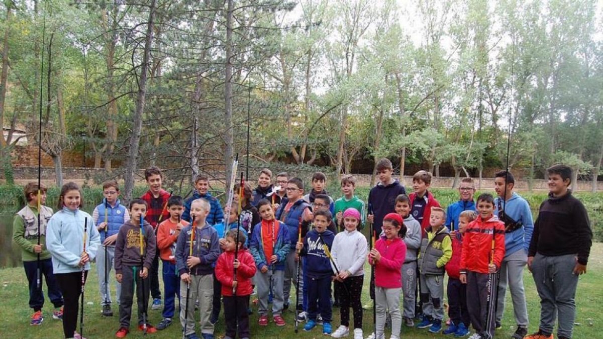Participantes en el concurso de pesca El Campano Chico.-C.D. DE PESCA EL CAMPANO SORIANO