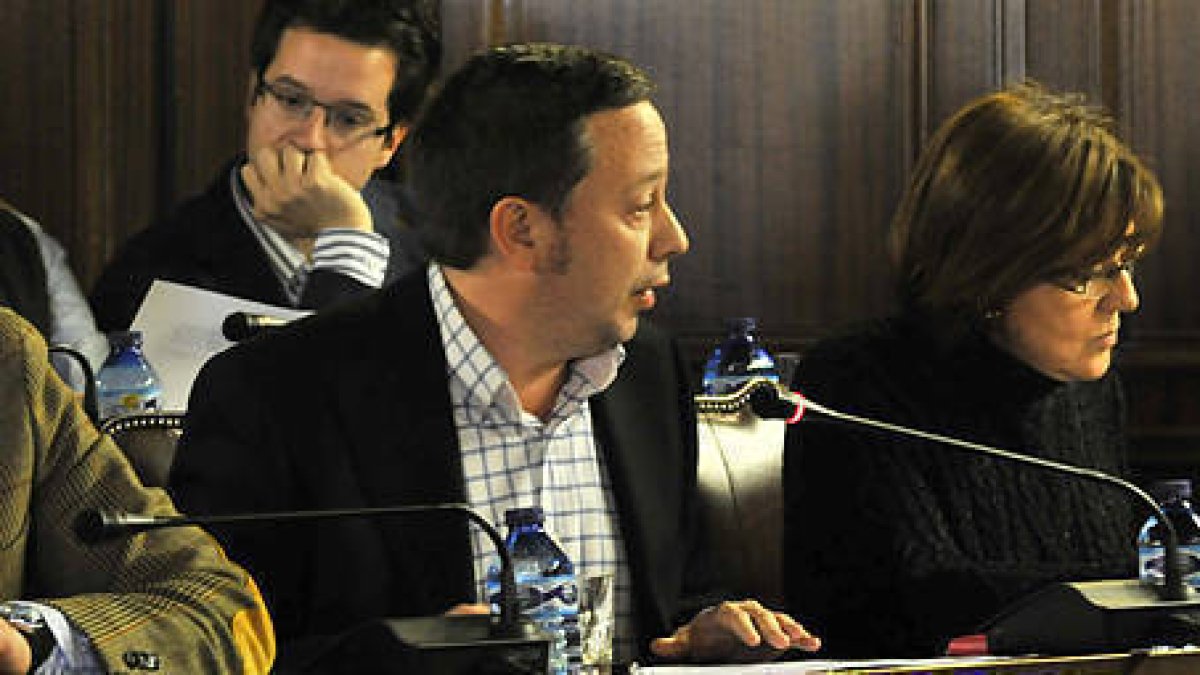 El concejal del PP, Adolfo Sainz. / VALENTÍN GUISANDE-