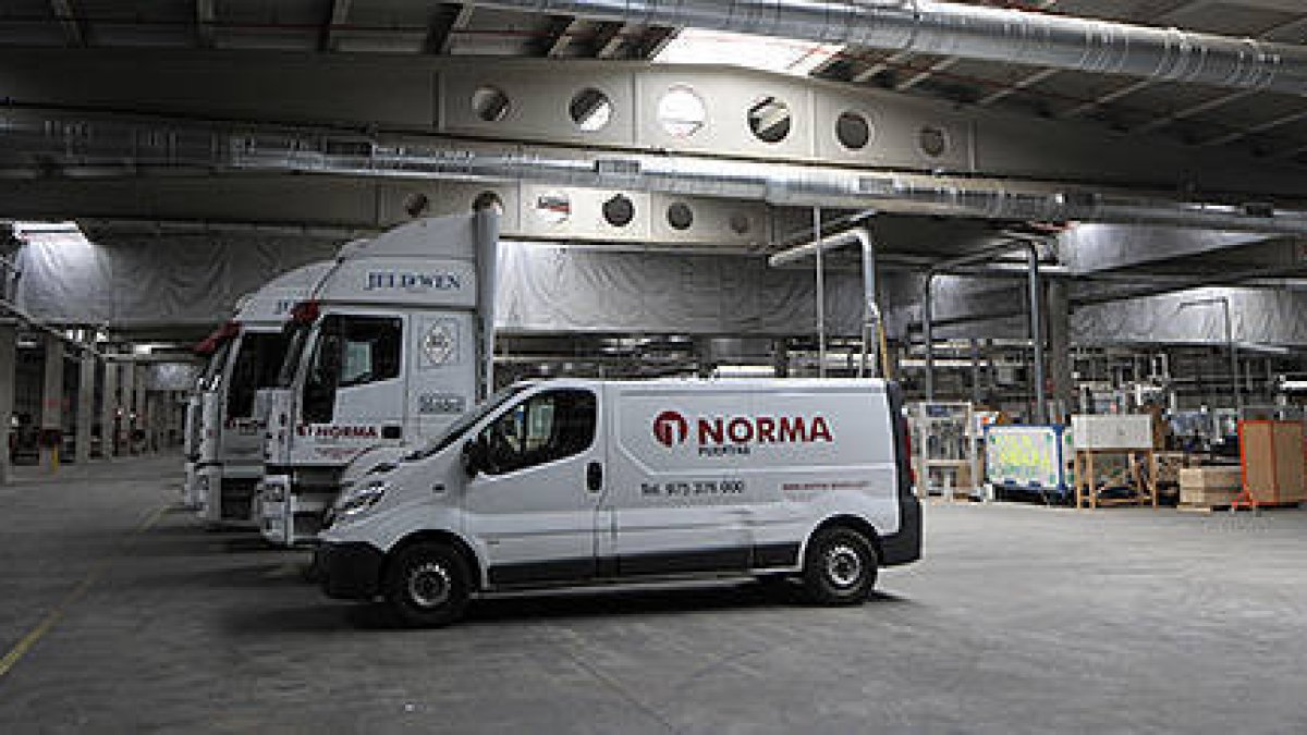 Interior de las instalaciones de Puertas Norma sin actividad. / VALENTÍN GUISANDE-