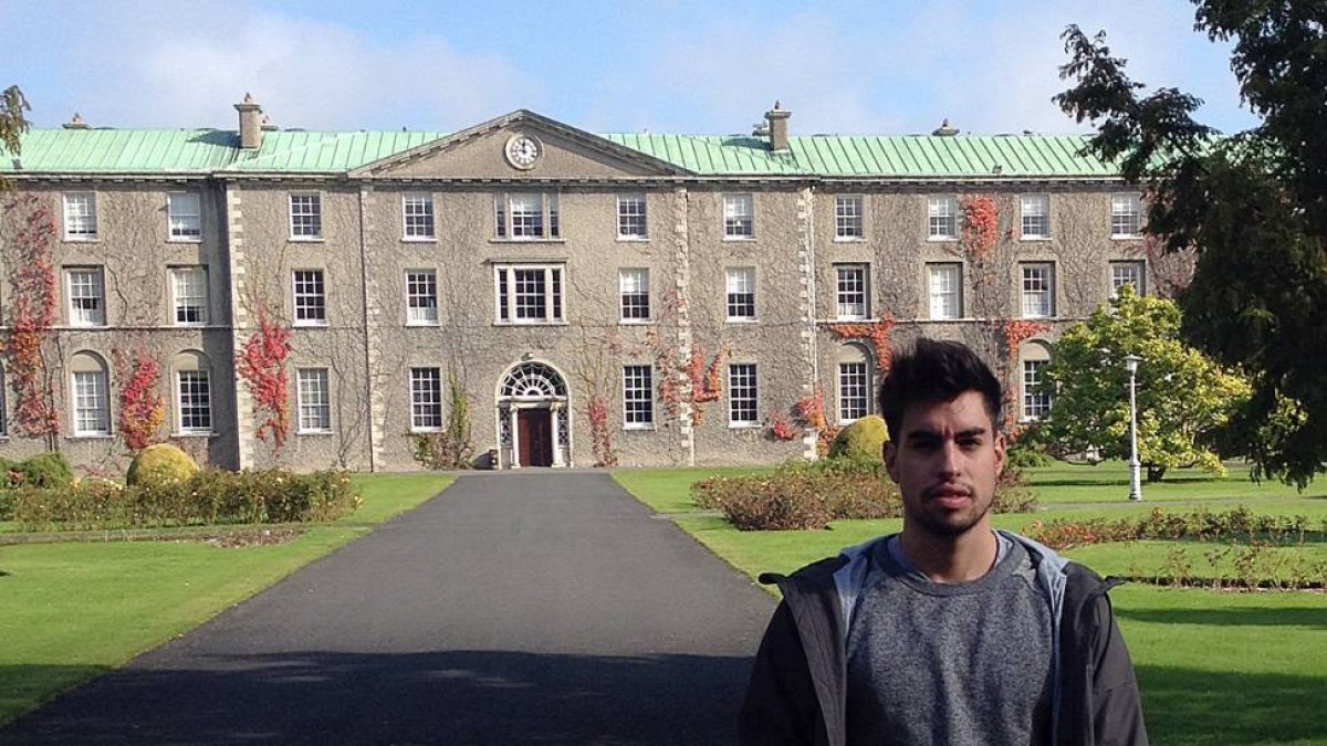 El soriano Pablo Moreno en el campus de la universidad donde estudia, en Maynooth.-