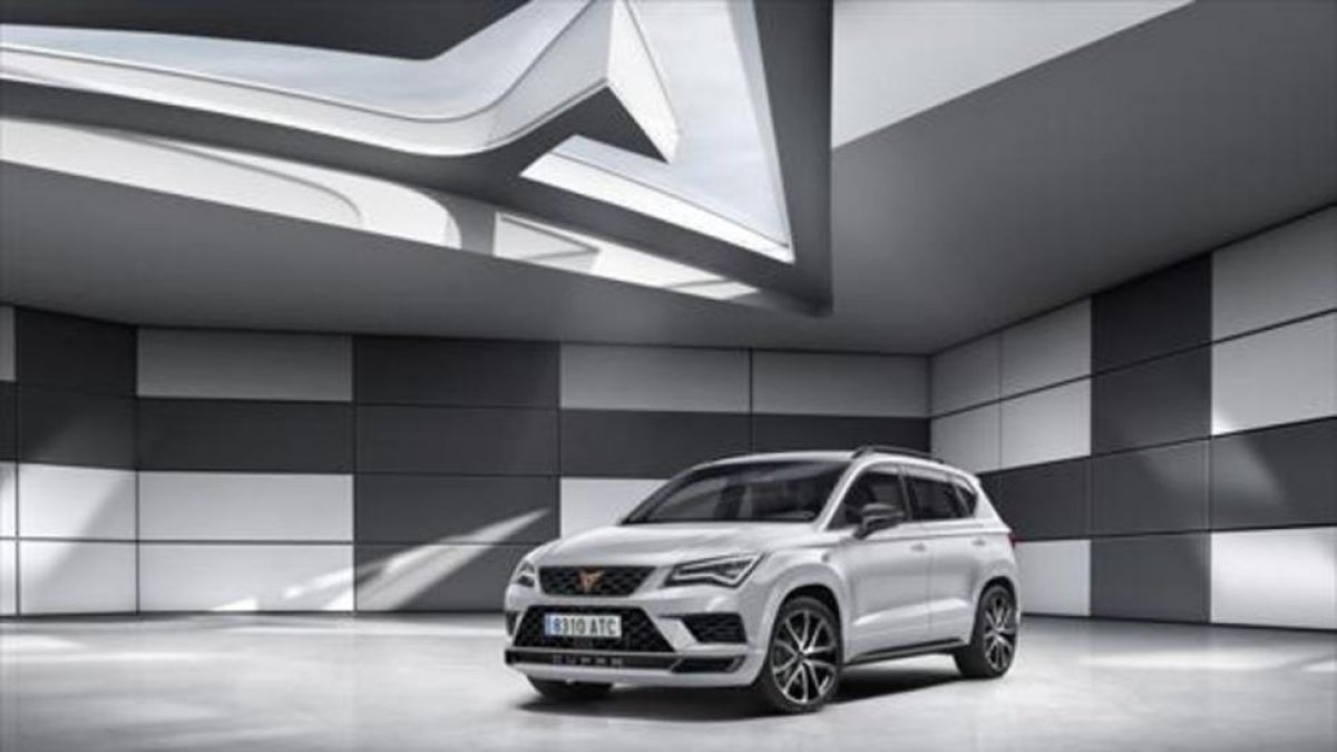 La marca presenta un prototipo de coche eléctrico de carreras para impulsar la electromovilidad-