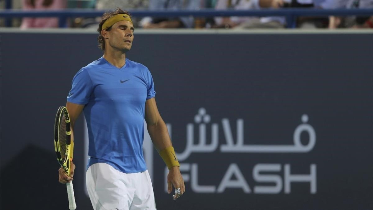Nadal, en el duelo contra Kevin Anderson en Abu Dabi.-AP / KAMRAM JEBREILI