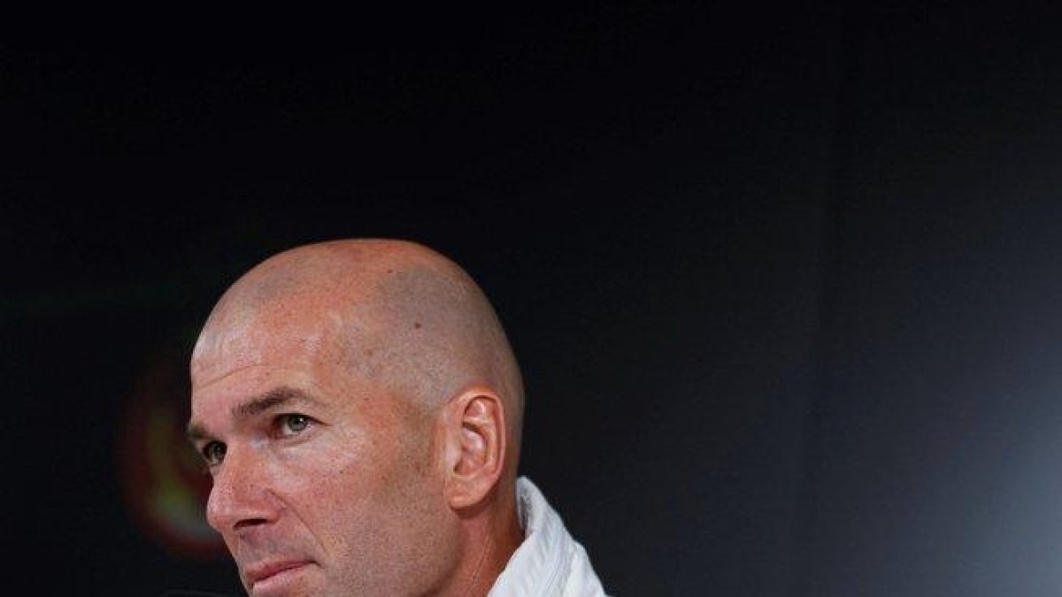 Zinedine Zidane este viernes en rueda de prensa.-EFE