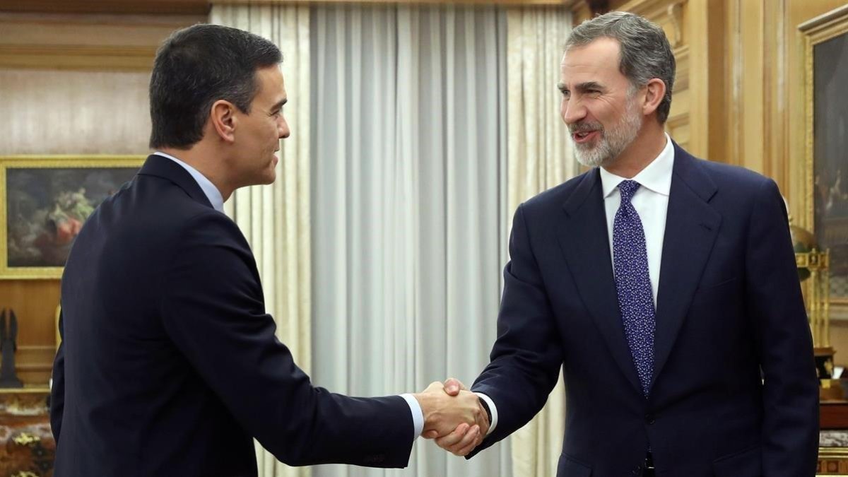 El Rey recibe al presidente del Gobierno en funciones, Pedro Sánchez, durante las consultas para la investidura.-EFE