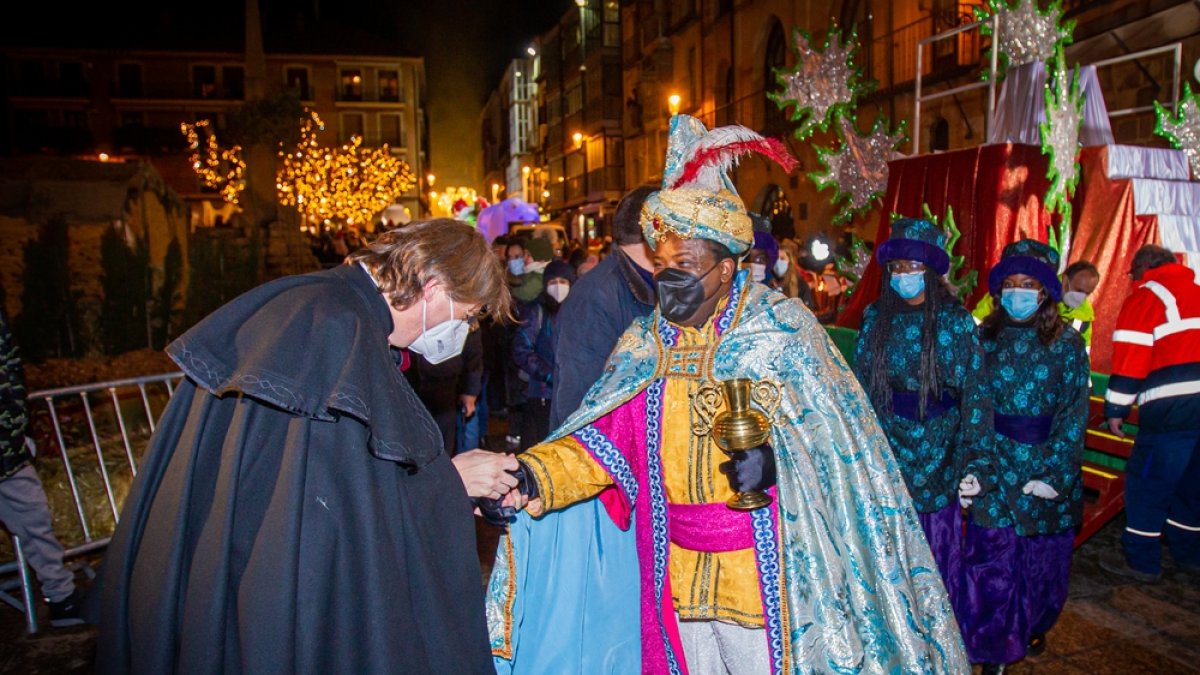 Recepción oficial a los Reyes Magos tras la cabalgata de 2023 en Soria. MARIO TEJEDOR