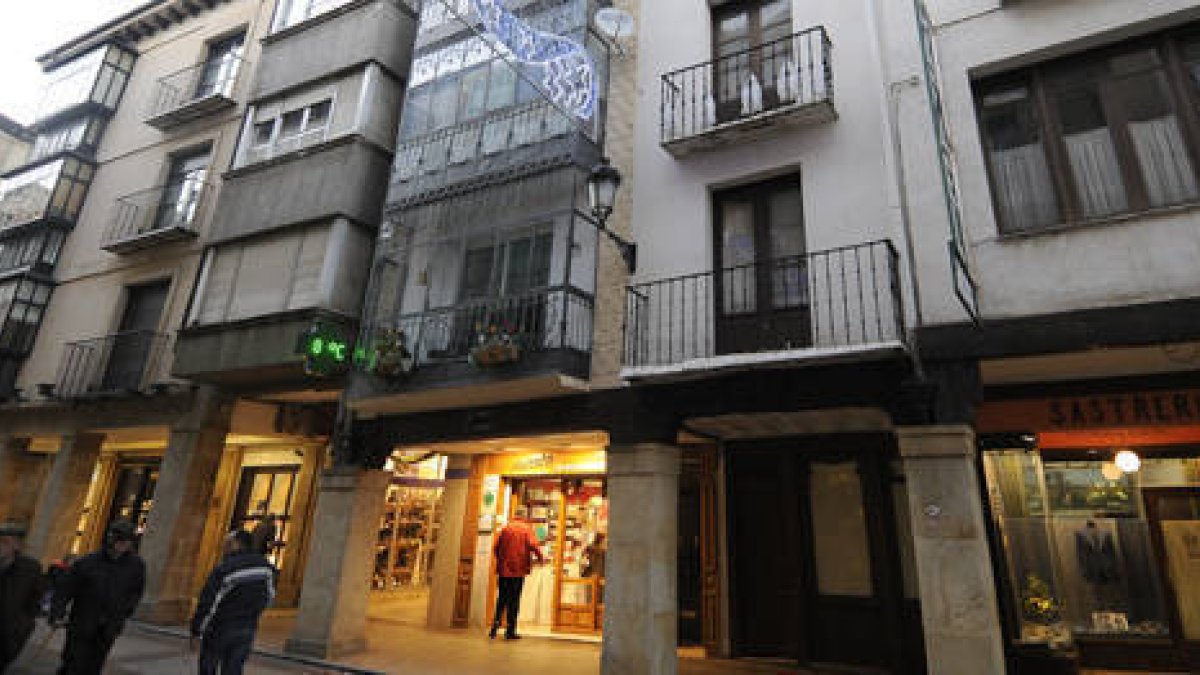 Uno de los edificos que se beneficiará de las ayudas ARI. / ÚRSULA SIERRA-