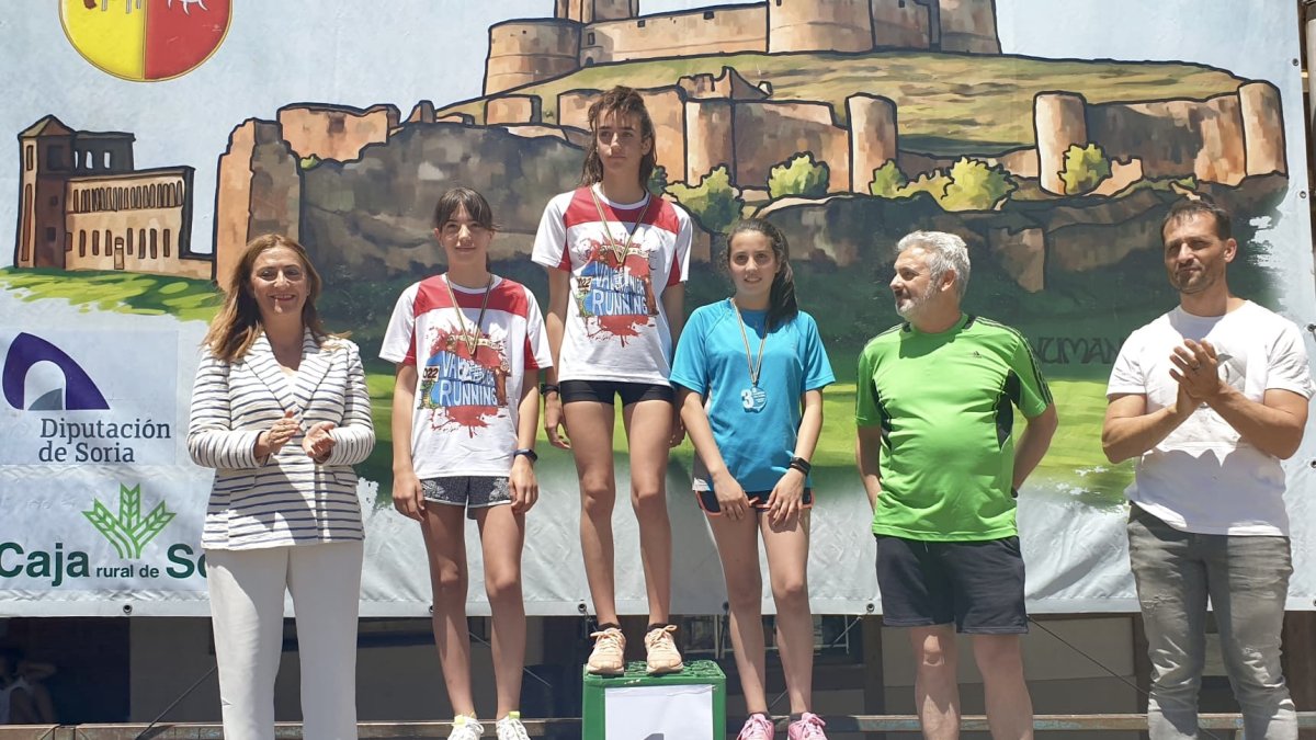 La delegada del Gobierno participa en la entrega de premios de la V Valeránica Running de Berlanga de Duero.-ICAL