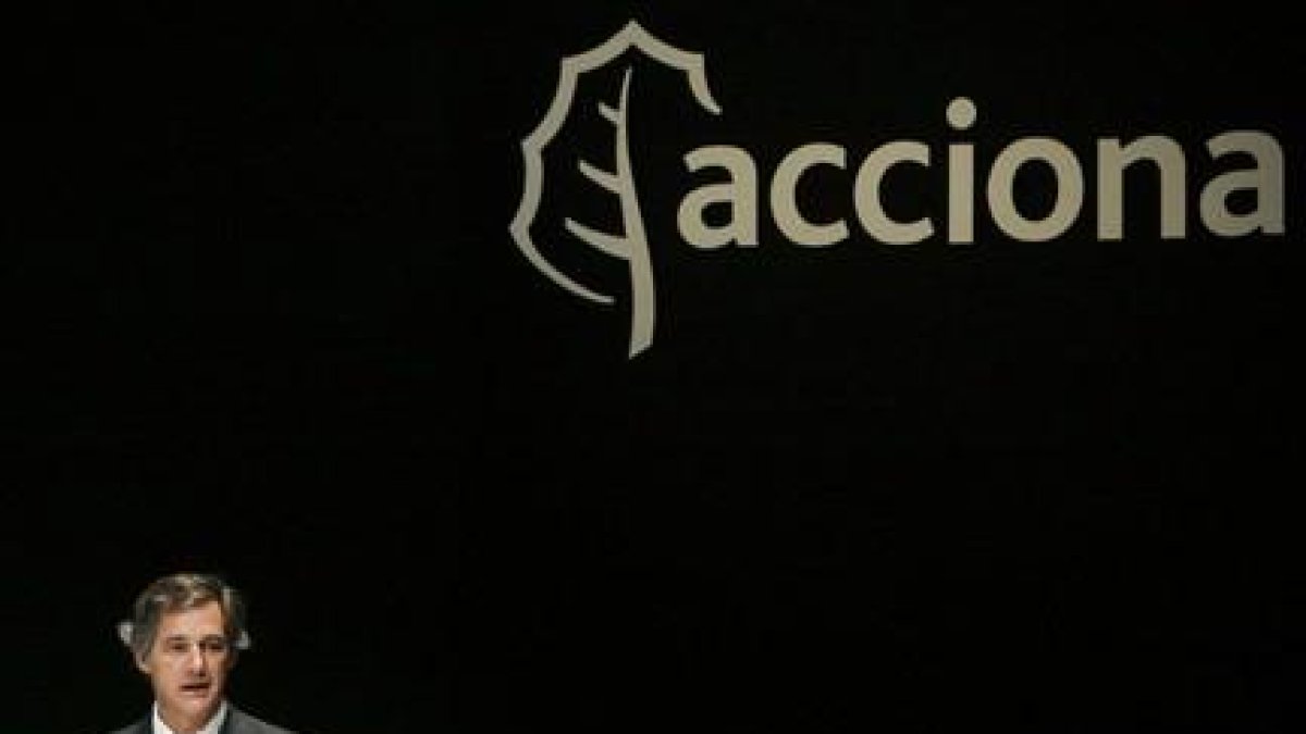 El presidente de Acciona, José Manuel Entrecanales, durante una junta general del grupo.-EFE