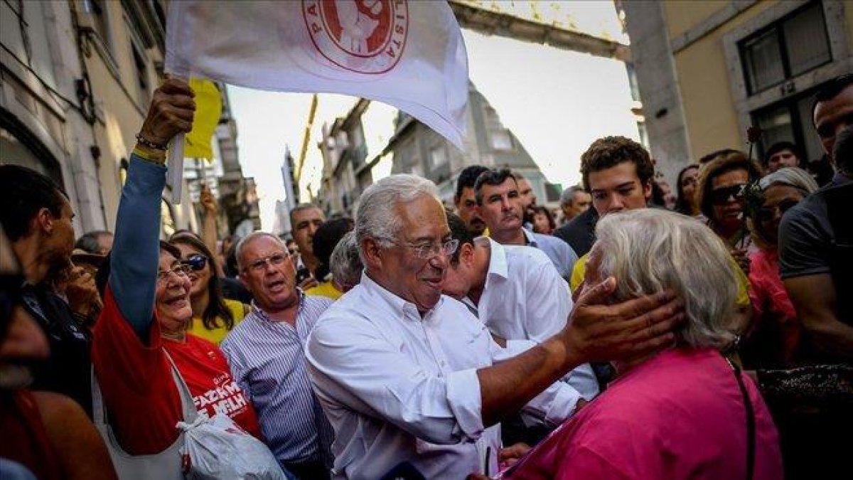 António Costa, ayer en un acto de campaña en el Chiado lisboeta.-PATRICIA DE MELO MOREIRA / AFP