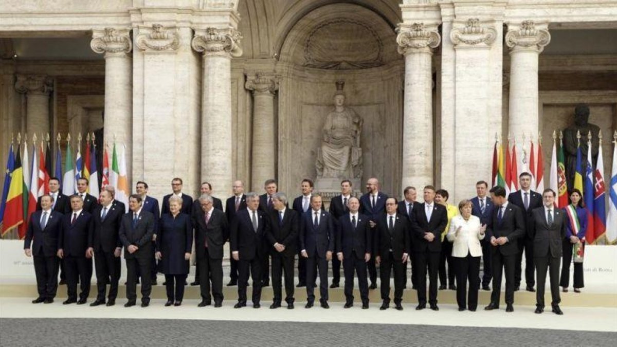 Los líderes de la UE posan en Roma.-AP / ANDREW MEDICHINI