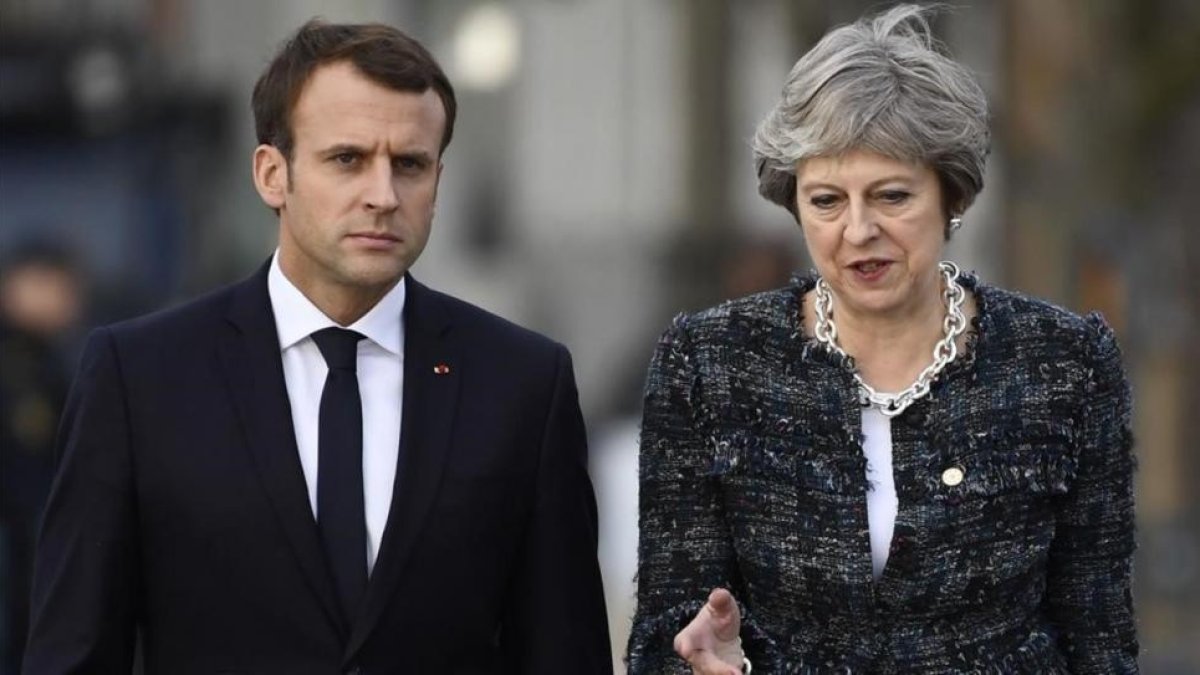 El presidente de Francia, Emmanuel Macron (izquierda), y la primera ministra británica, Theresa May.-AFP / JONATHAN NACKSTRAND