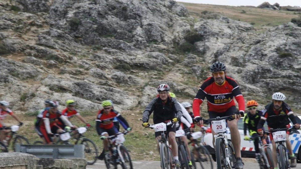 Algunos corredores de la Ruta del Nískalo celebrada el año pasado.-MTB UXAMA