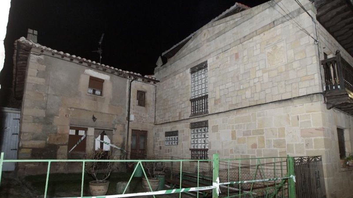 Lugar en el que ocurrieron los hechos, precintado en la noche de ayer.-LUIS ÁNGEL TEJEDOR