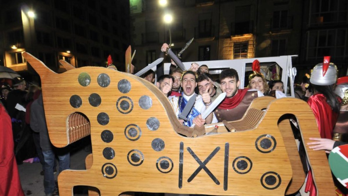 Desfile disfraces de carnaval por Collado en la edición del Carnaval de 2019. HDS
