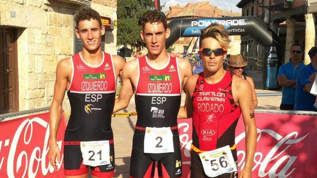 Los hermanos Izquierdo se codearán mañana con los mejores triatletas de España. HDS
