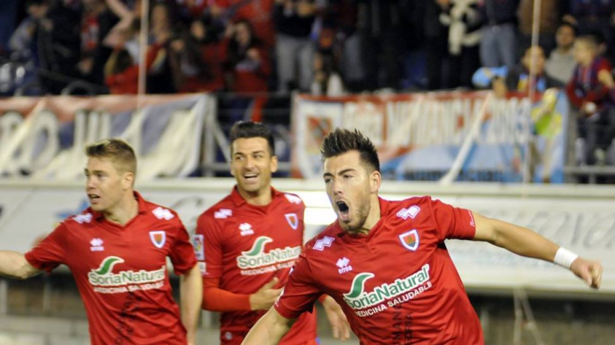 Sergi Enrich celebra el primer gol del Numancia.-Diego Mayor