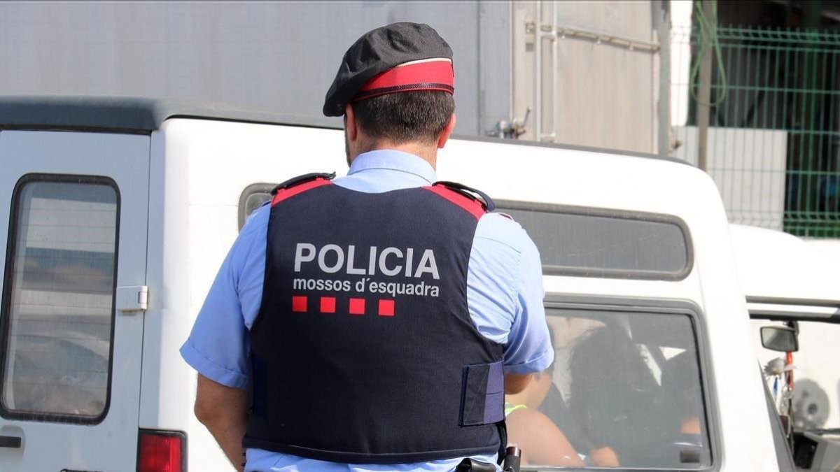 Agentes de los mossos-ANNA FERRAS