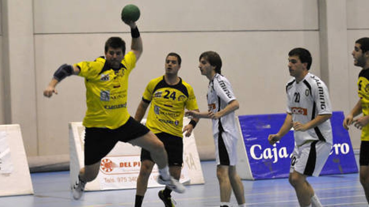 El Aranga ganó en la cancha del Beti Onak. / Diego Mayor-