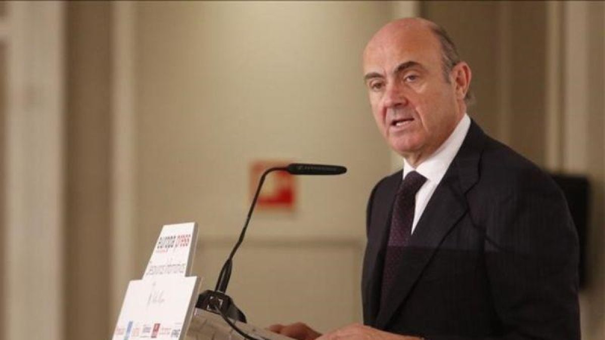 El ministro de Economía en funciones, Luis de Guindos, en una imagen de archivo.-AGUSTIN CATALAN