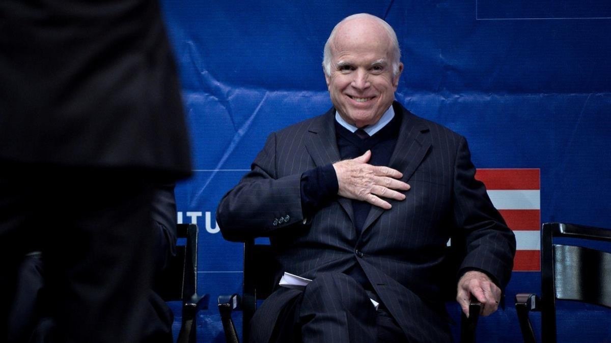 El senador John Mccain-CHARLES MOSTOLLIER