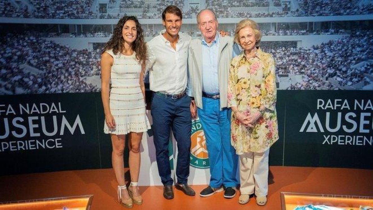 Xisca Perello, Rafael Nada, Juan Carlos  y Sofía, el viernes en Mallorca.-EFE