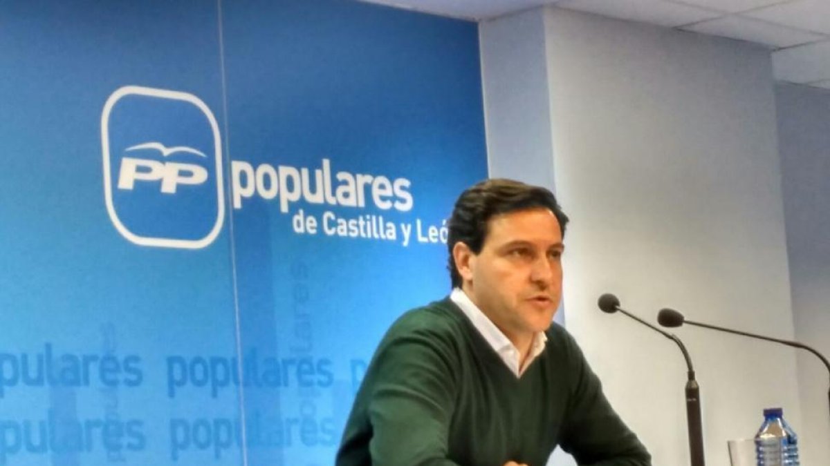 Raúl de la Hoz, en un momento de su comparecencia ante los medios.-E.M.