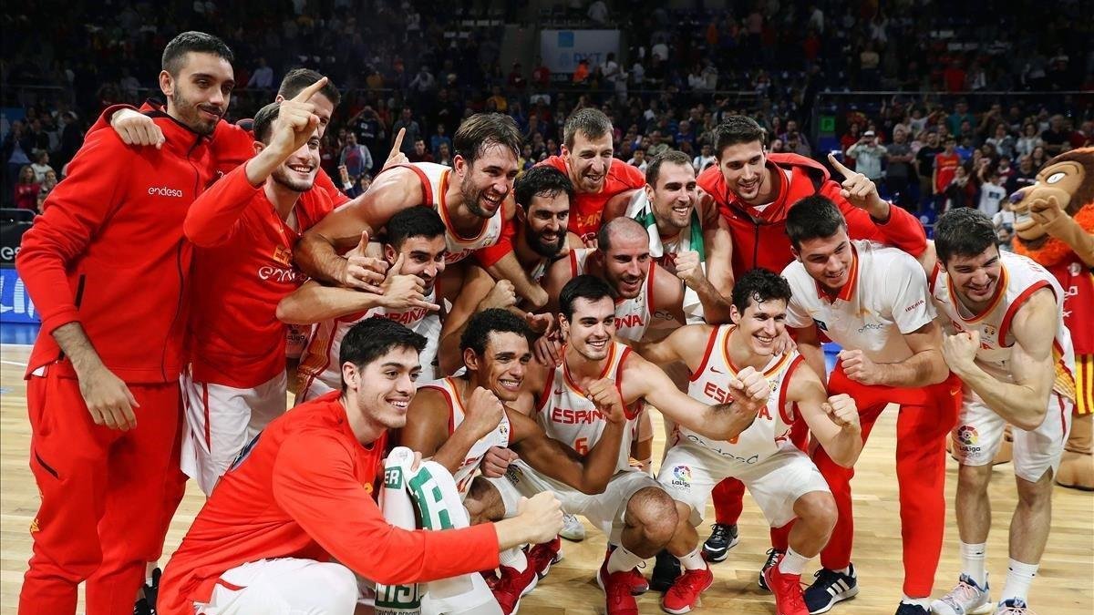 Jugadores celebran el triunfo de la elección-CRISTOBAL GARCIA