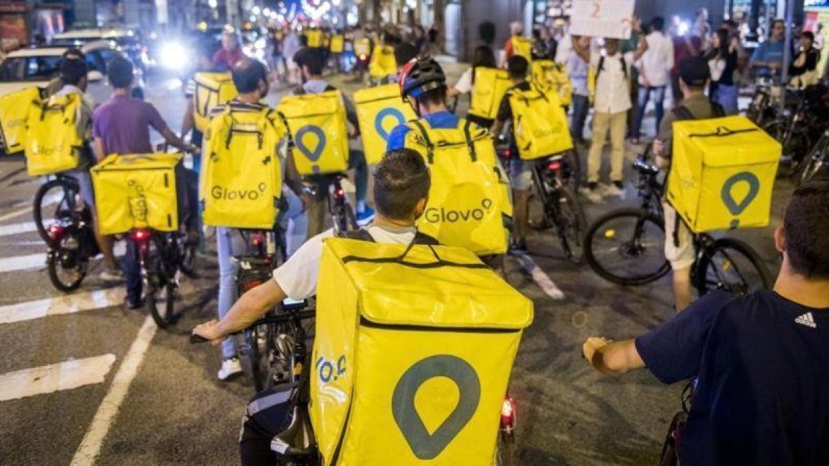 Protesta de los repartidores de Glovo en Barcelona.-EL PERIÓDICO