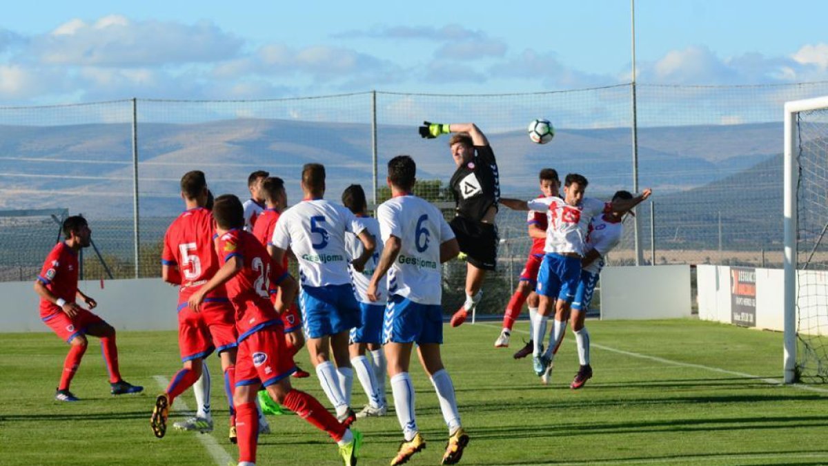 Pere Milla fue el autor del tanto numantino en el amistoso ante el Rayo Majadahonda.-Álvaro Martínez