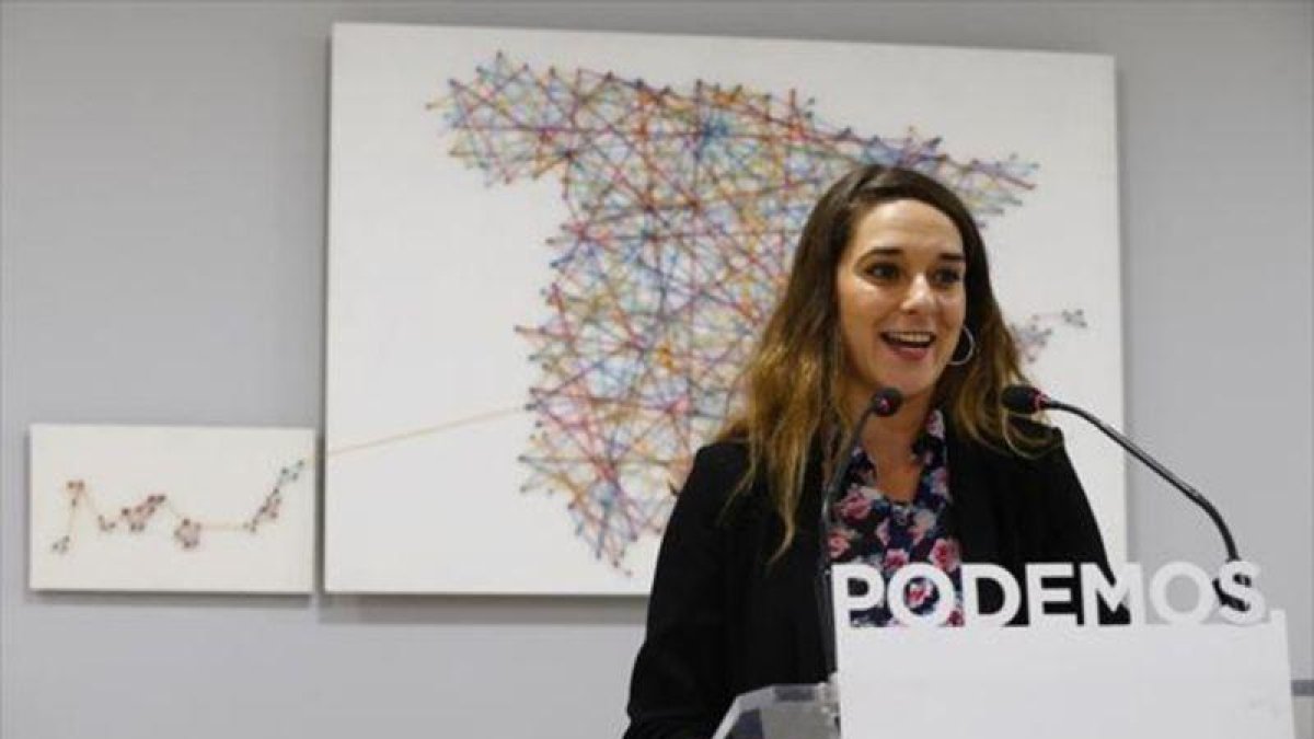 Noelia Vera, portavoz de Podemos, analiza anoche los resultados de Cataluña.-EFE / J. P. GANDUL