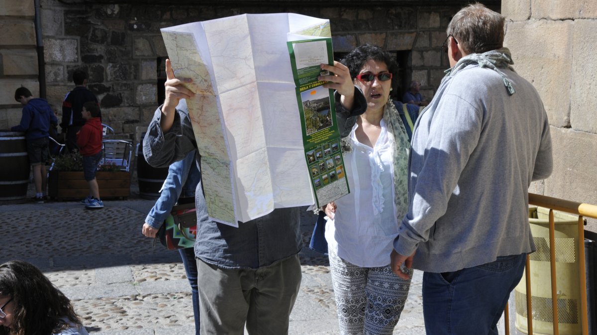 Turistas en Vinuesa.-HDS