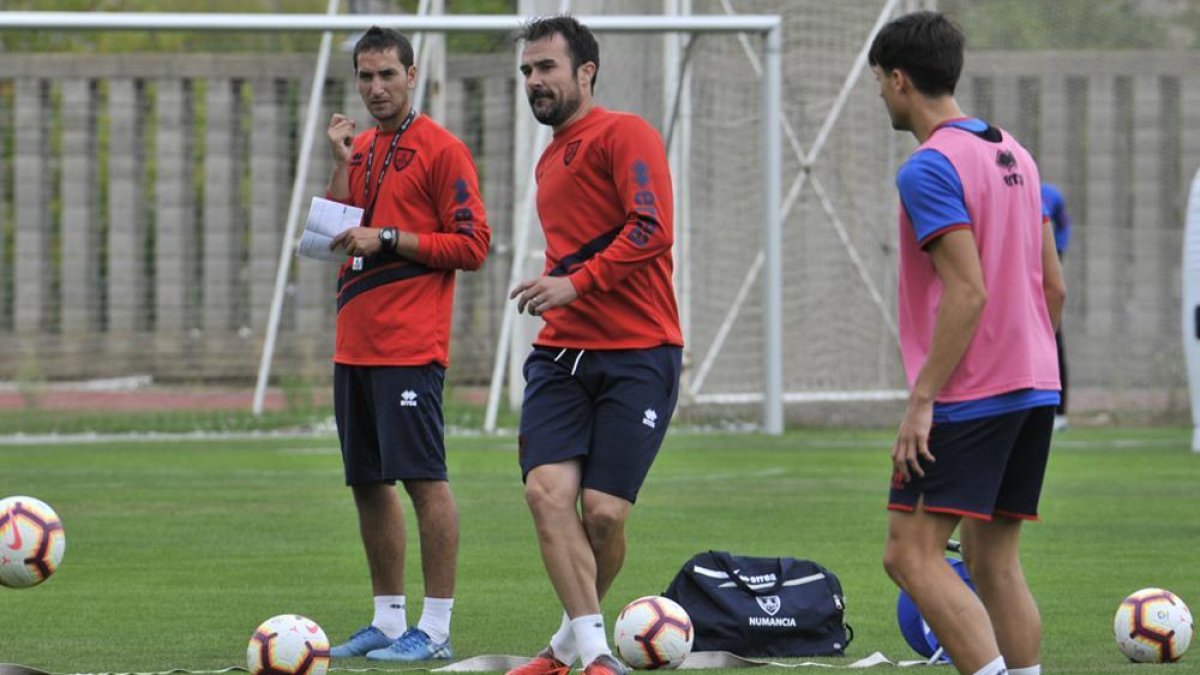 López Garai quiere un Numancia sin miedos en el estadio de Riazor.-Valentín Guisande
