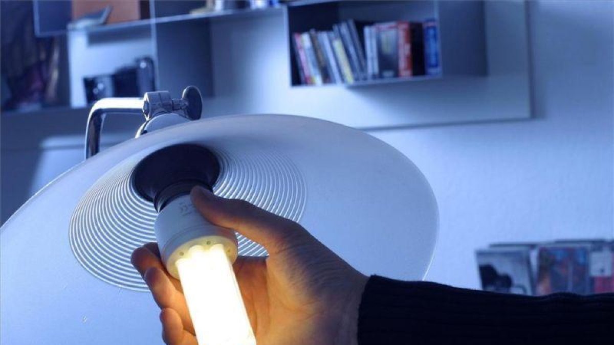 La luz de una bombilla.-