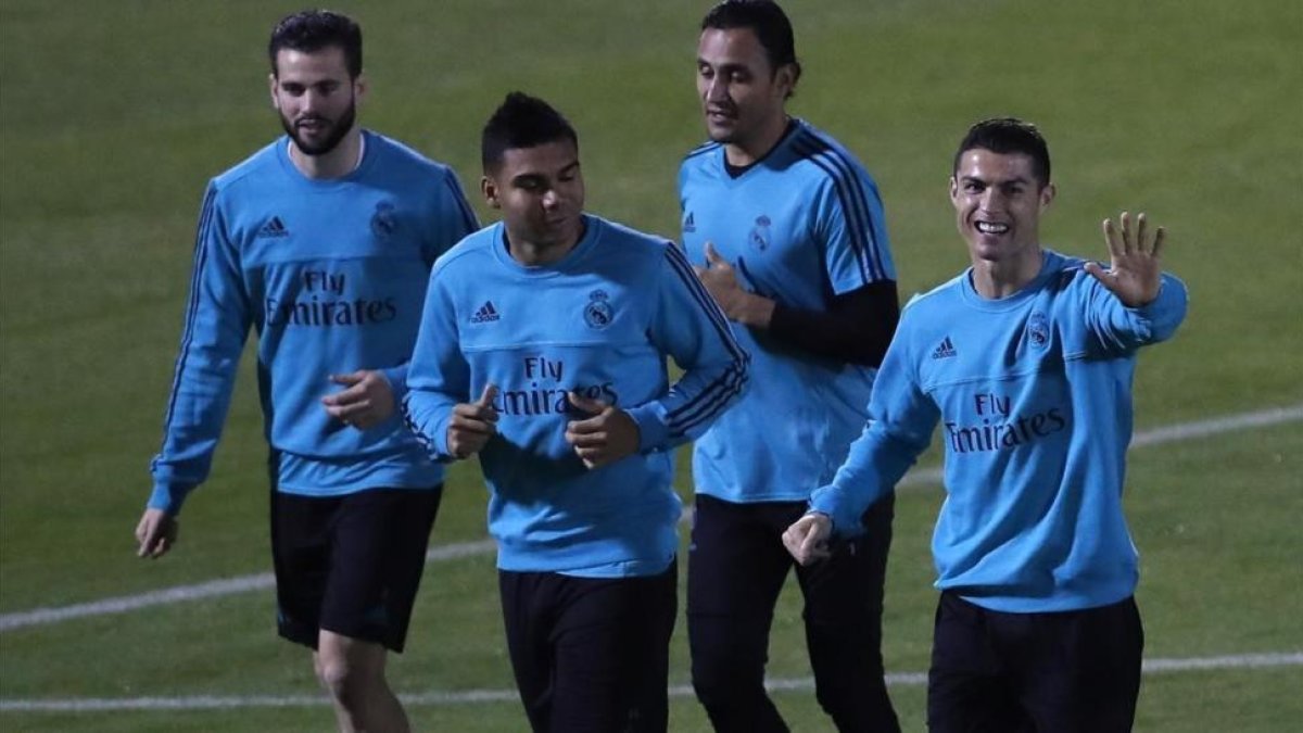 Nacho, Casemiro, Keylor Navas y Cristiano Ronaldo, en el entrenamiento del Madrid este jueves.-AP / HASSAN AMMAR