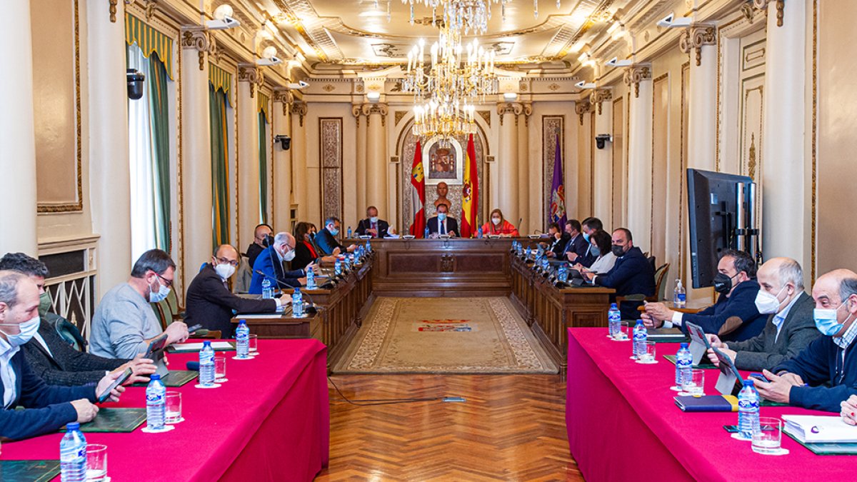 Pleno de la Diputación en una imagen de archivo. MARIO TEJEDOR