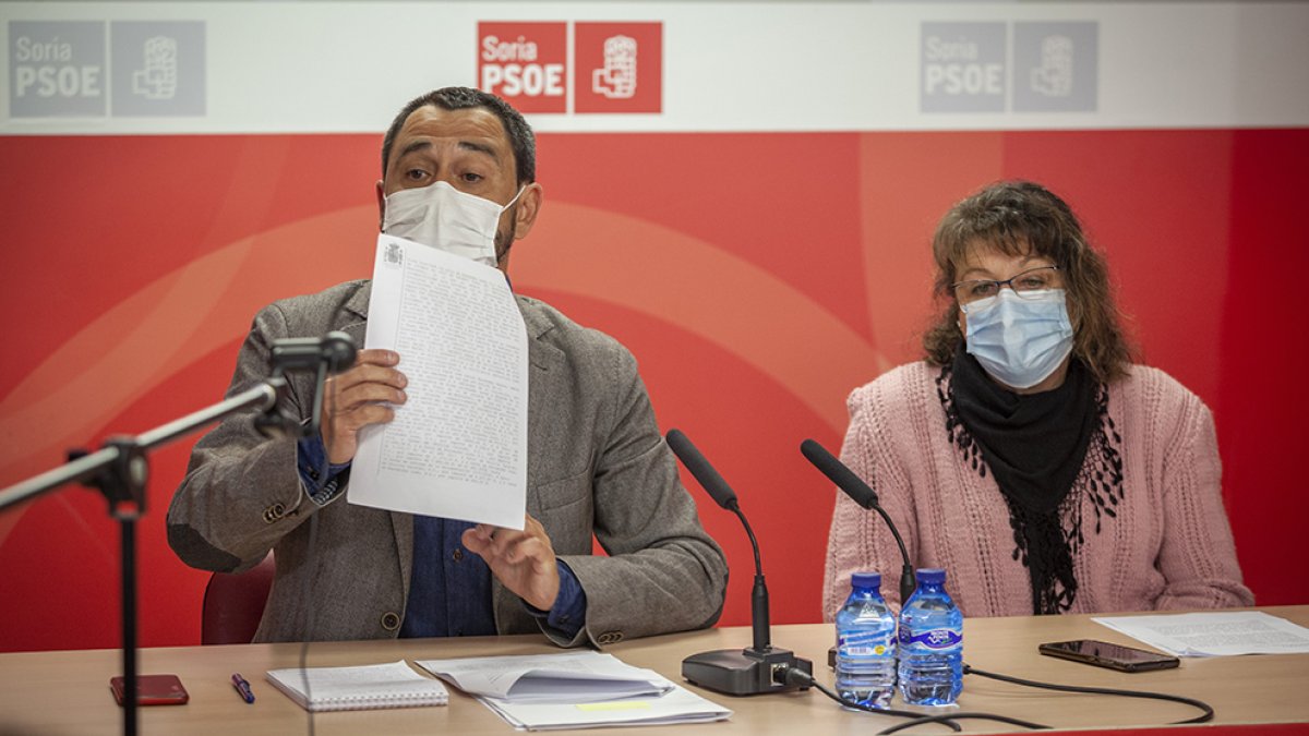 Javier Muñoz y Celia Nájera en rueda de prensa.-MARIO TEJEDOR