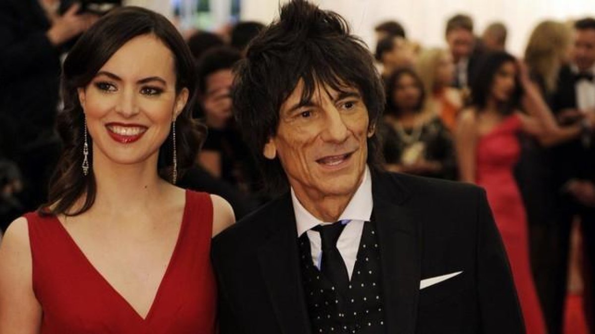 Ron Wood y su mujer, Sally Humphreys, en Nueva York en el 2012, al poco de conocerse.-AFP / TIMOTHY A. CLARY
