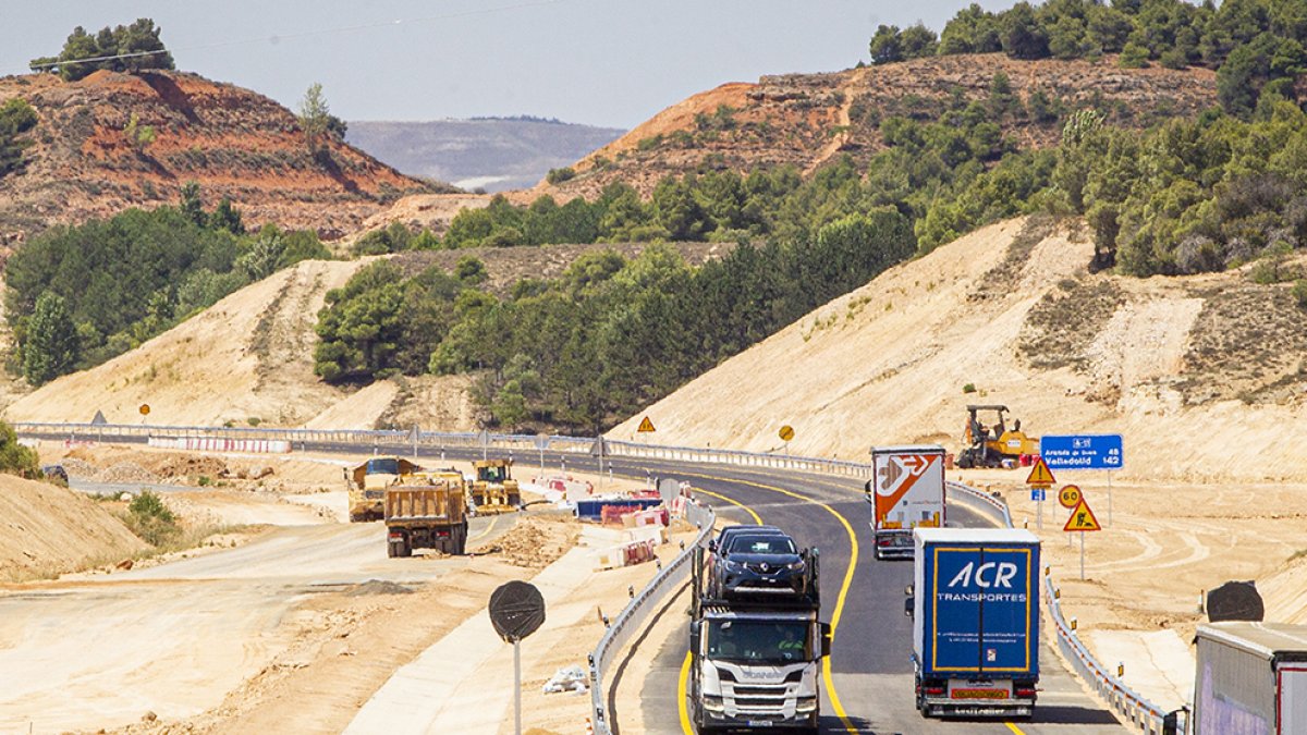Tramo de la A11 en obras de El Burgo a San Esteban. MARIO TEJEDOR