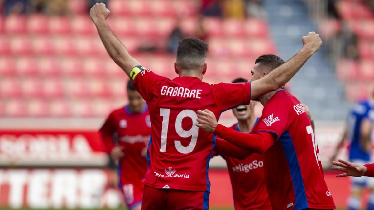 Gabarre celebra el tercer gol ante el Oviedo B que daba ya la tranquilidad. MARIO TEJEDOR