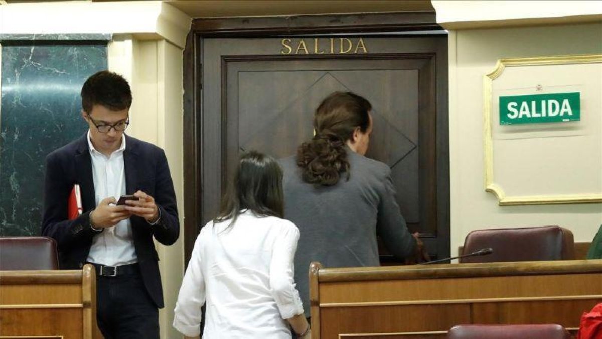 Iñigo Errejón, Pablo Iglesias e Irene Montero, en el Congreso-EFE / CHEMA MOYA
