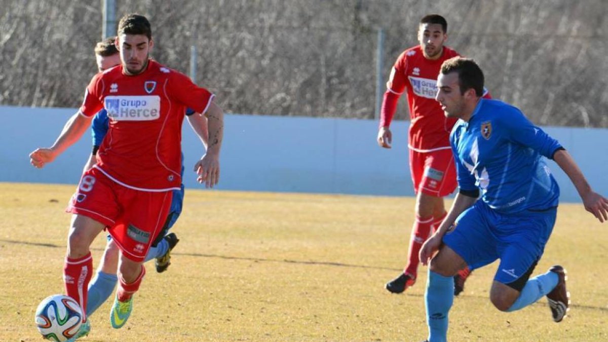 El filial rojillo debuta en Liga en tierras burgalesas.-ÁLVARO MARTÍNEZ