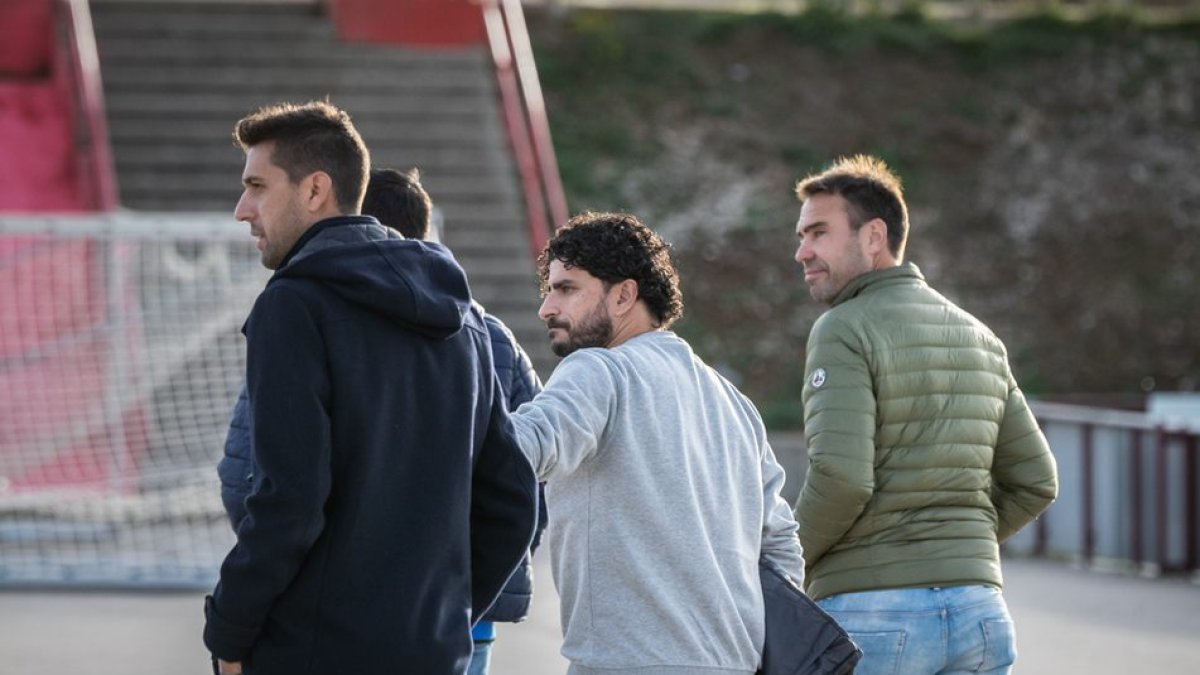 Rubén Andrés, flanqueado por Pablo Ayuso e Iñaki Bea, en la Ciudad Deportiva. GONZALO MONTESEGURO
