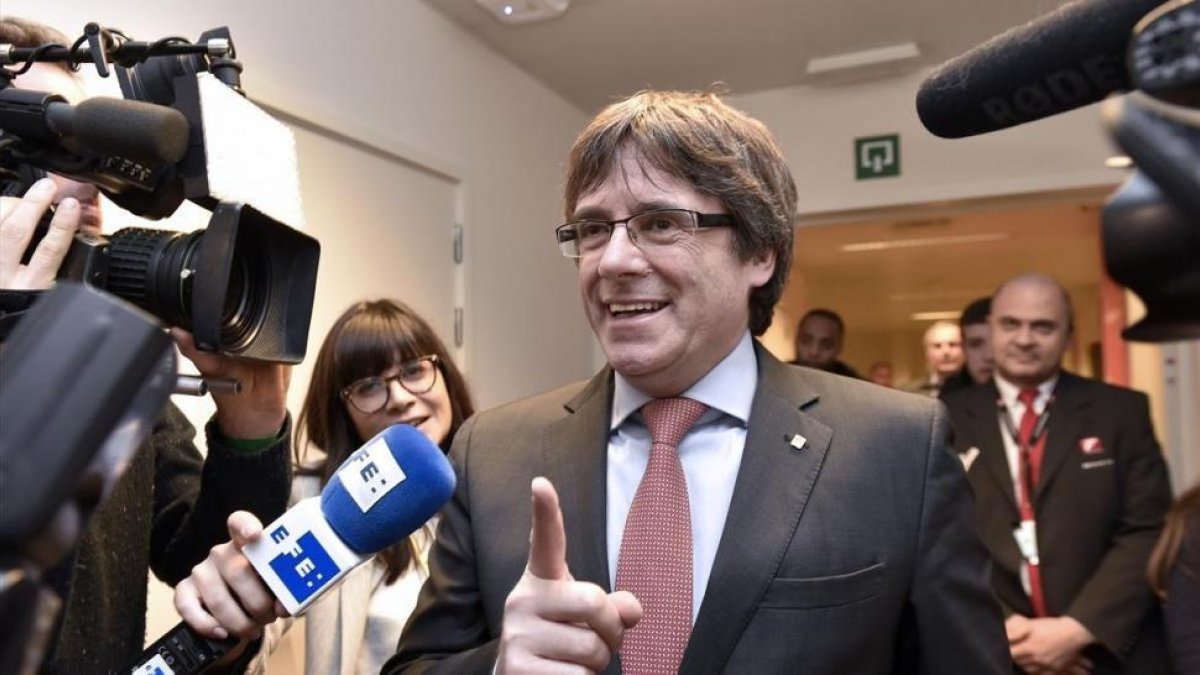 El expresident Carles Puigdemont, el pasado 21 de diciembre, antes de conocer el resultado de las elecciones.-JOHN THYS (AFP)